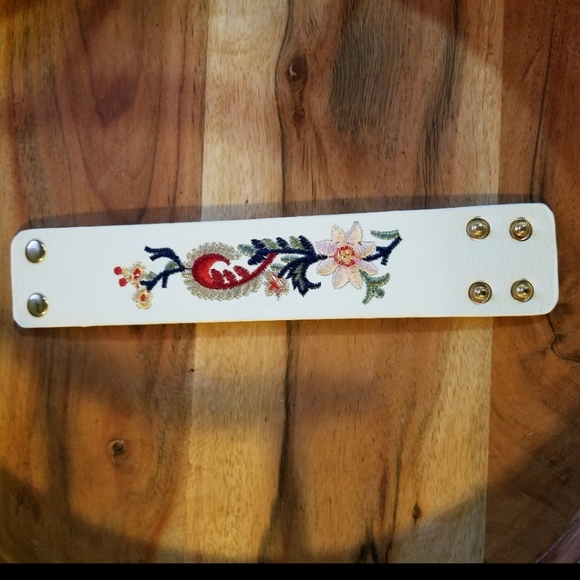 Embroidered Bracelet - Picture 4 of 4